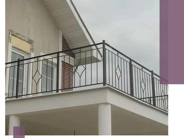 Изготовление балконных ограждений в Выксе из металла и стекла