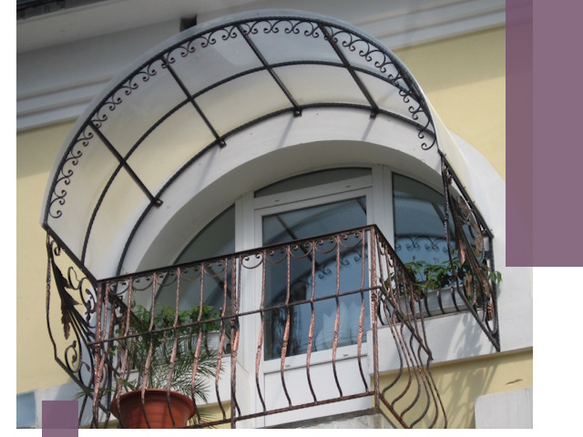 Козырьки над балконом в Выксе — изготовление и монтаж