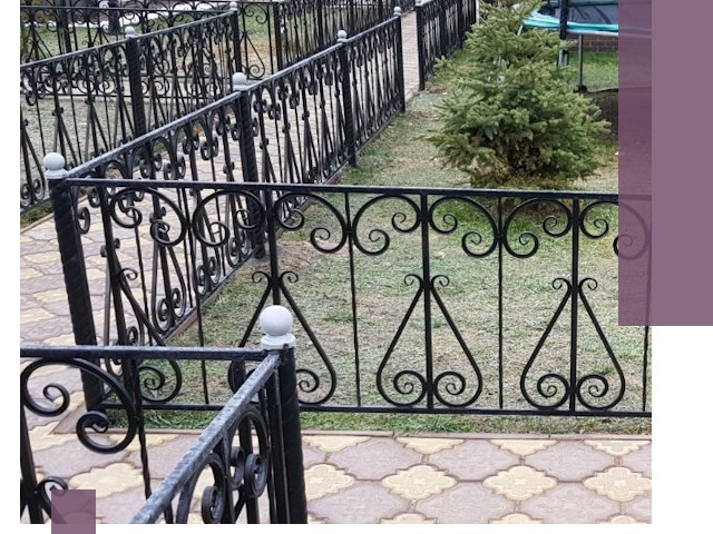 Кованые газонные ограждения под ключ в Выксе