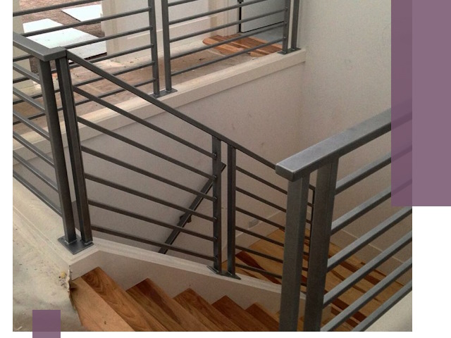 Изготовление поручней из металла и дерева в Выксе